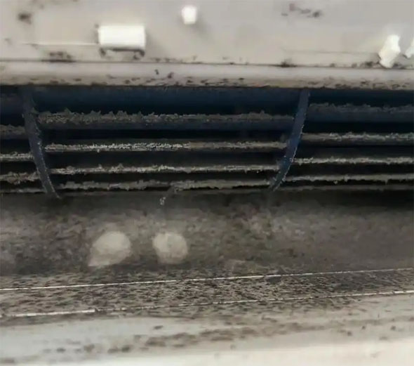 墨玉空调吹的风有股烧焦味是怎么回事